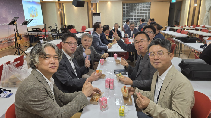 87fbf7d8063352a42e2421a8890ff040.jpg